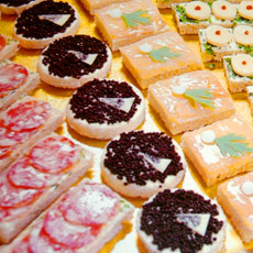 Canapés assortis
